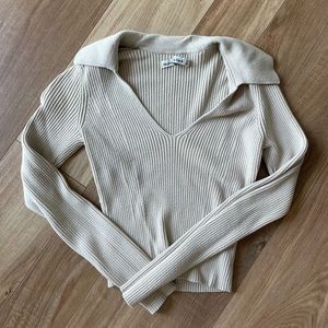 Abercrombie cropped tan ribbed sweater. Size XS. Great neckline with collar.